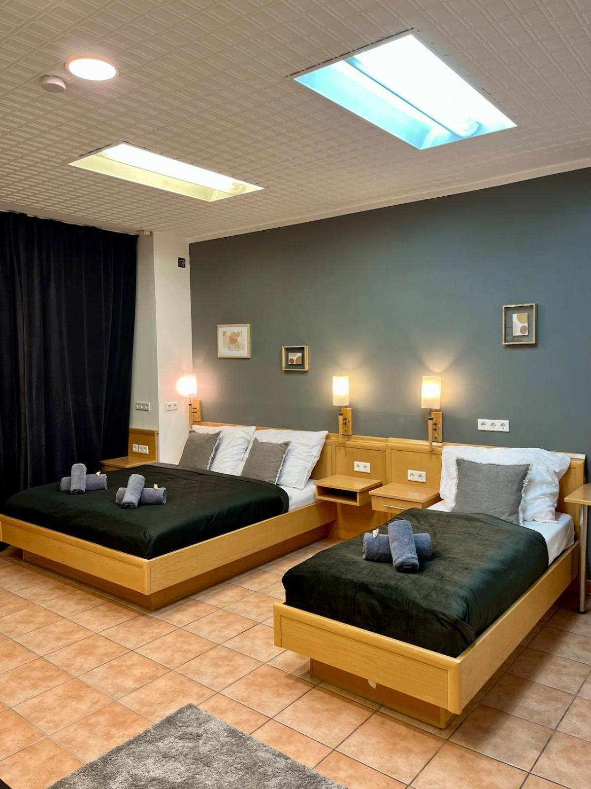 Spacious In Center * Wien