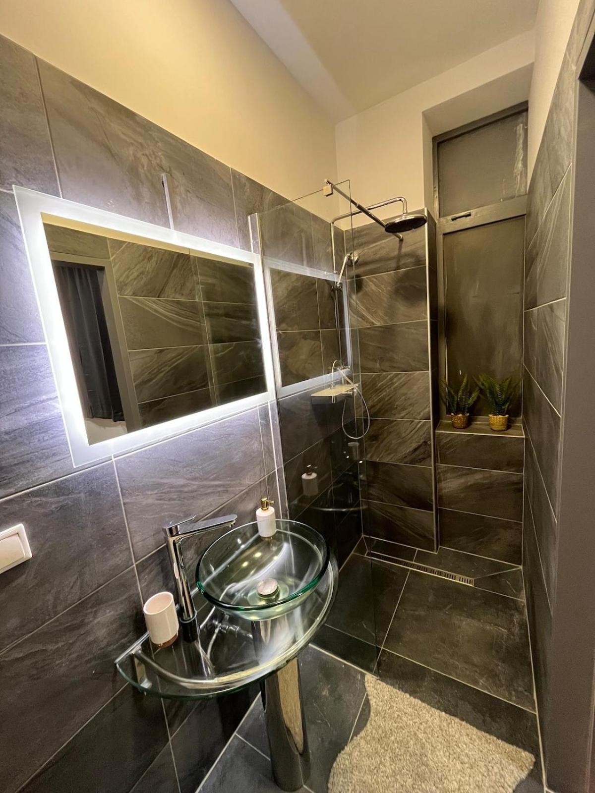 Spacious In Center Apartment