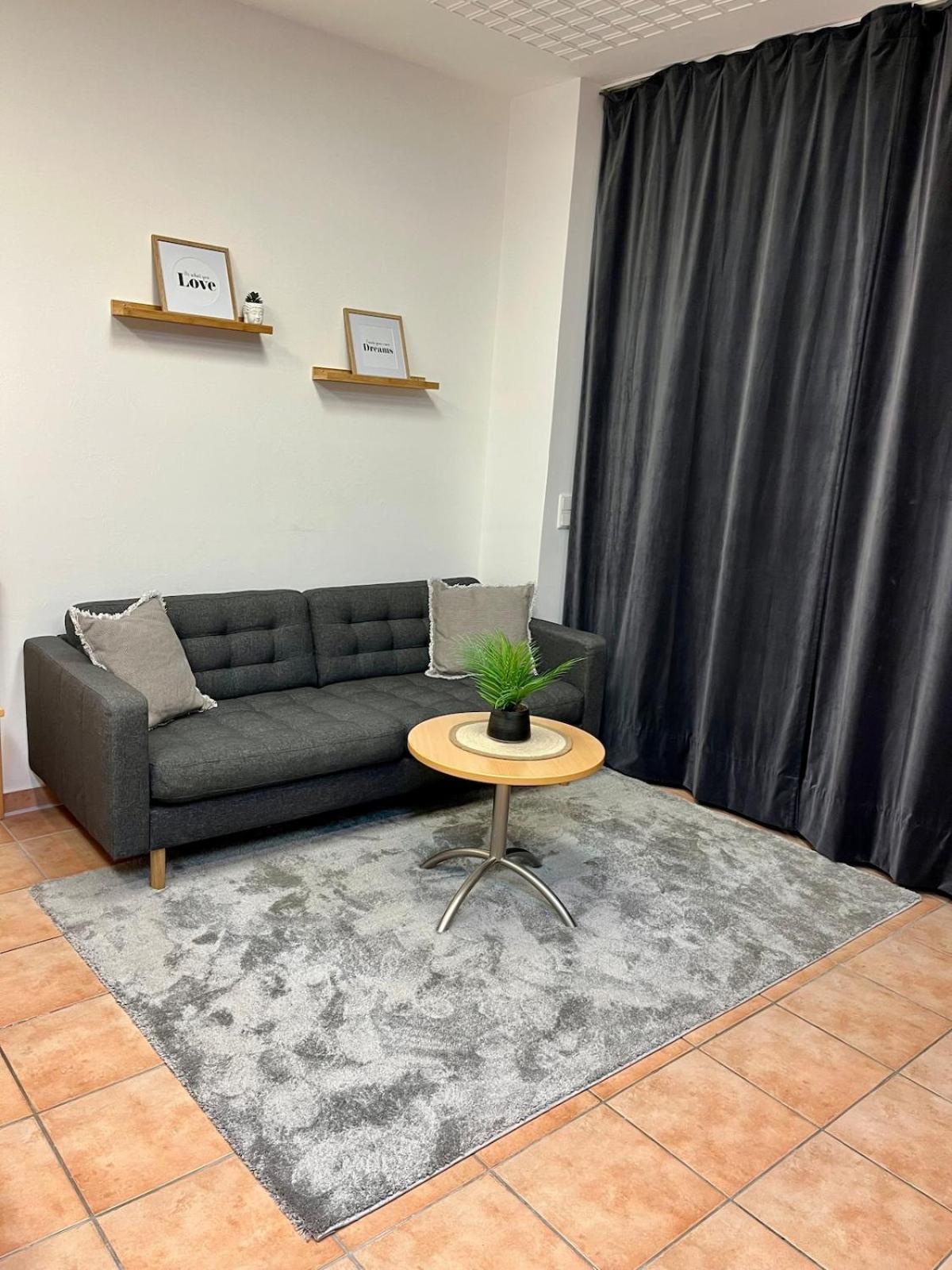 Spacious In Center Wien