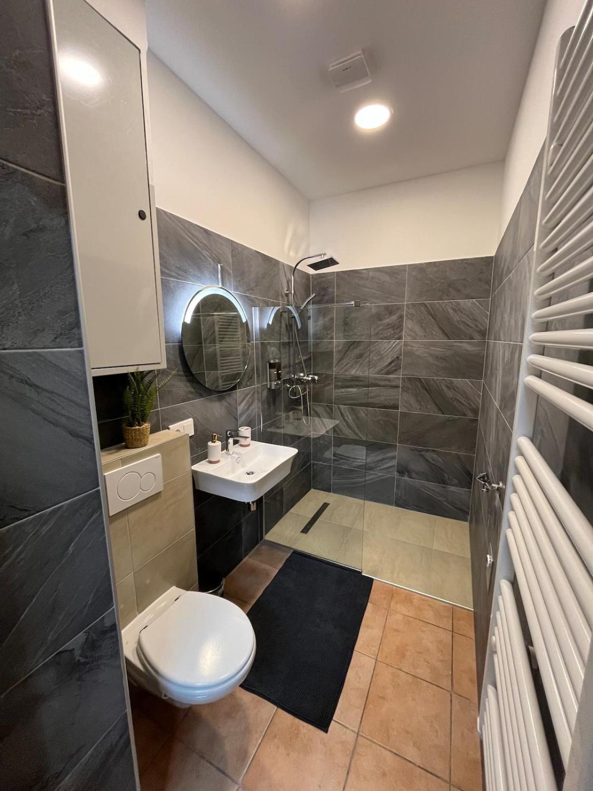 Spacious In Center Apartment *